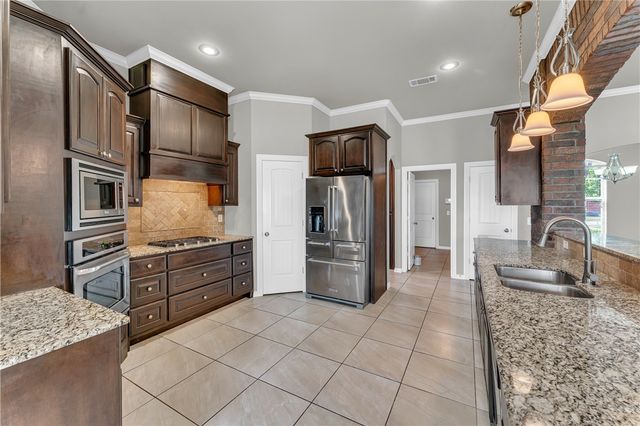 709 SW Barn Valley Road, Bentonville, AR 72712