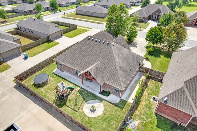 709 SW Barn Valley Road, Bentonville, AR 72712