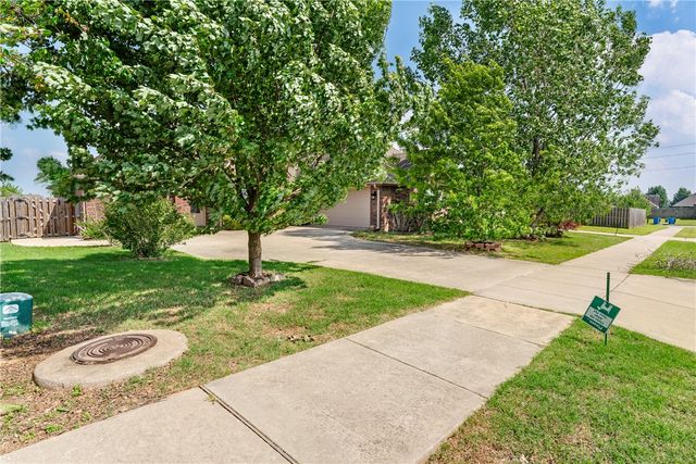 709 SW Barn Valley Road, Bentonville, AR 72712