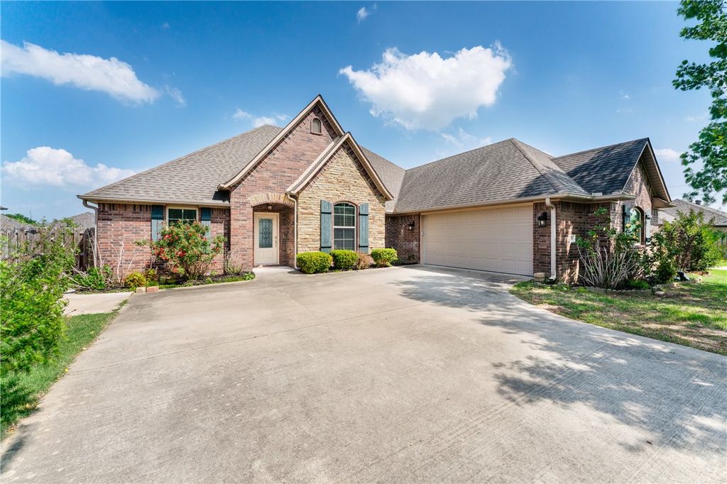709 SW Barn Valley Road, Bentonville, AR 72712