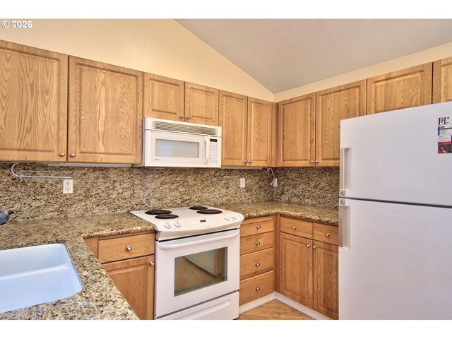 302 Nw SADIE Ct, Hillsboro, OR 97124