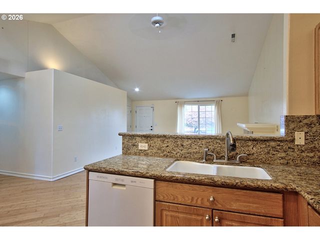 302 Nw SADIE Ct, Hillsboro, OR 97124