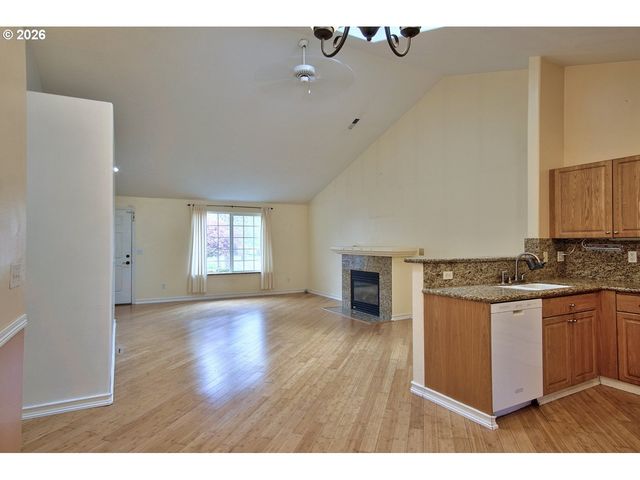 302 Nw SADIE Ct, Hillsboro, OR 97124