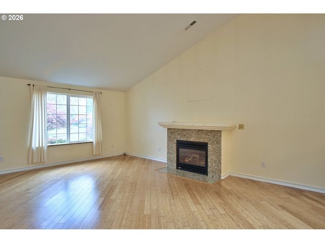 302 Nw SADIE Ct, Hillsboro, OR 97124