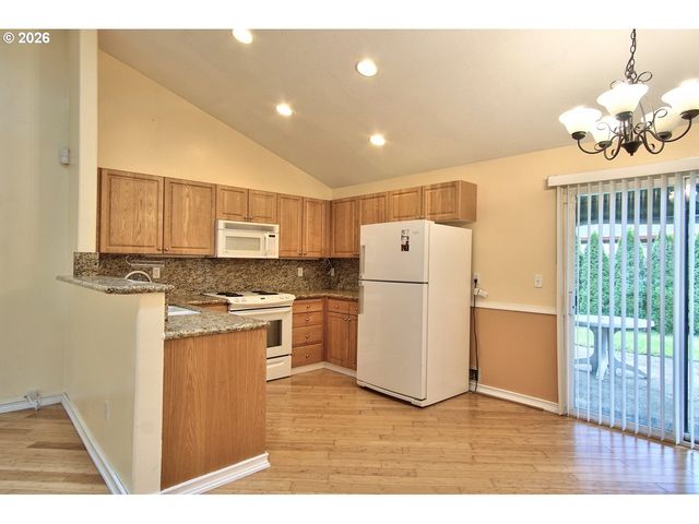 302 Nw SADIE Ct, Hillsboro, OR 97124