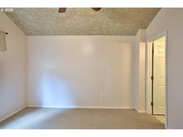 302 Nw SADIE Ct, Hillsboro, OR 97124