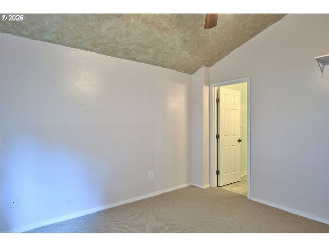 302 Nw SADIE Ct, Hillsboro, OR 97124