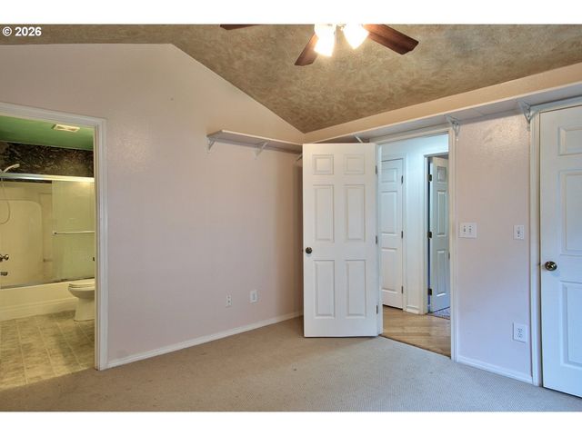 302 Nw SADIE Ct, Hillsboro, OR 97124