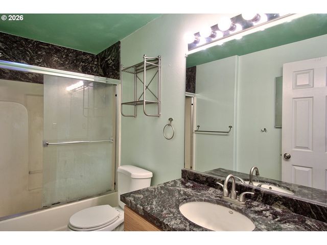 302 Nw SADIE Ct, Hillsboro, OR 97124