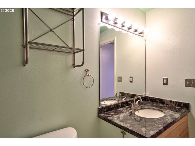 302 Nw SADIE Ct, Hillsboro, OR 97124