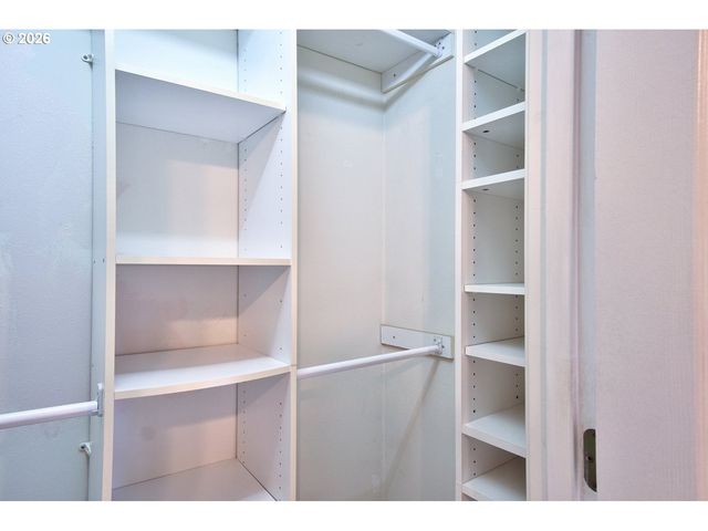 302 Nw SADIE Ct, Hillsboro, OR 97124