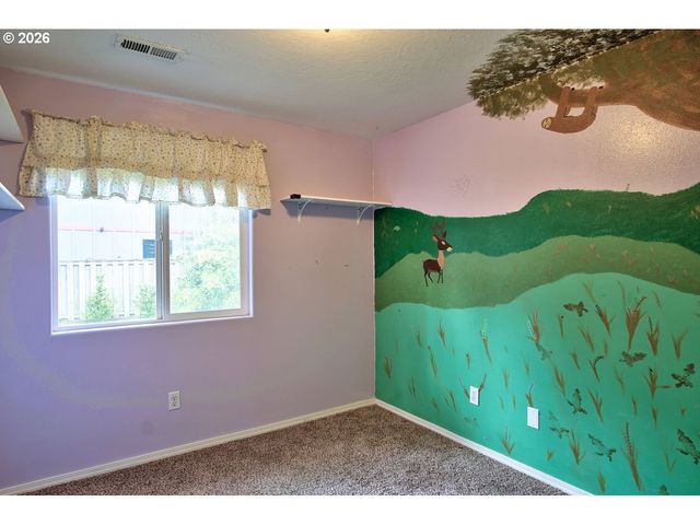 302 Nw SADIE Ct, Hillsboro, OR 97124