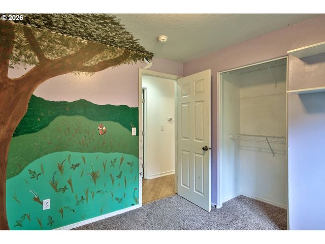 302 Nw SADIE Ct, Hillsboro, OR 97124