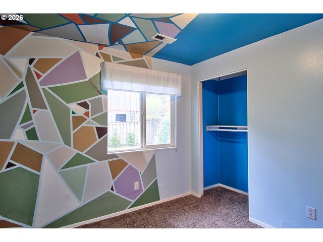 302 Nw SADIE Ct, Hillsboro, OR 97124