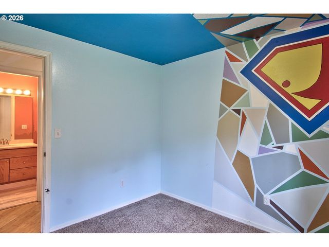 302 Nw SADIE Ct, Hillsboro, OR 97124