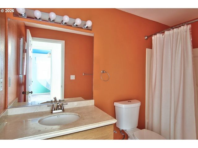 302 Nw SADIE Ct, Hillsboro, OR 97124