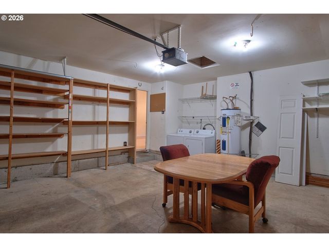 302 Nw SADIE Ct, Hillsboro, OR 97124