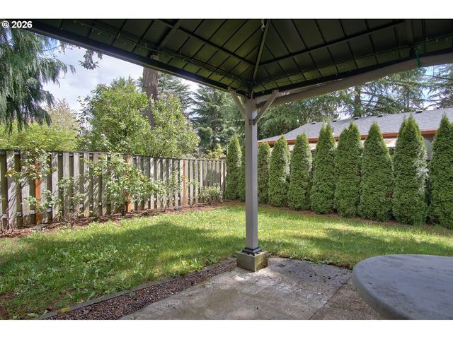 302 Nw SADIE Ct, Hillsboro, OR 97124