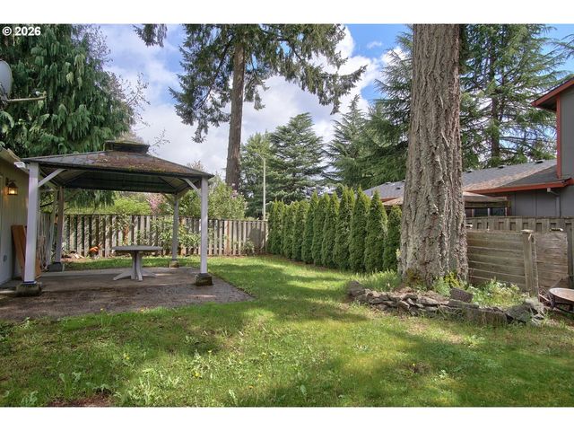 302 Nw SADIE Ct, Hillsboro, OR 97124