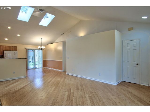 302 Nw SADIE Ct, Hillsboro, OR 97124