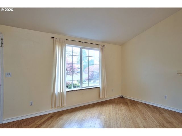 302 Nw SADIE Ct, Hillsboro, OR 97124