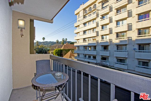 7320 Hawthorn Avenue 213, Los Angeles, CA 90046