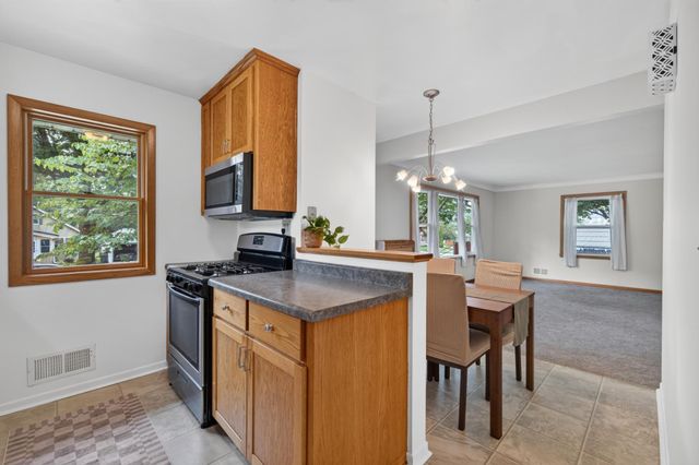 2093 Sherwood Avenue, Saint Paul, MN 55119