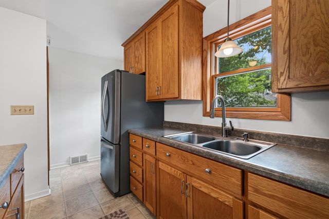 2093 Sherwood Avenue, Saint Paul, MN 55119