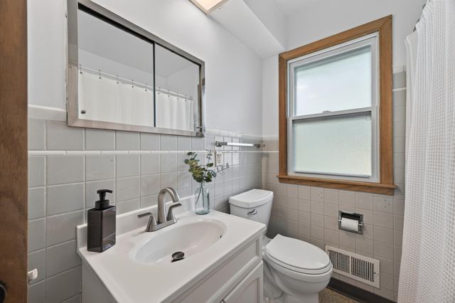 2093 Sherwood Avenue, Saint Paul, MN 55119