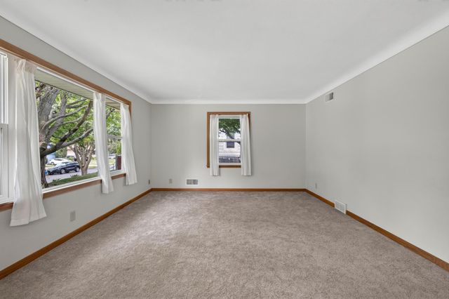 2093 Sherwood Avenue, Saint Paul, MN 55119