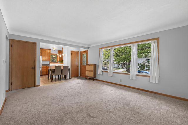 2093 Sherwood Avenue, Saint Paul, MN 55119