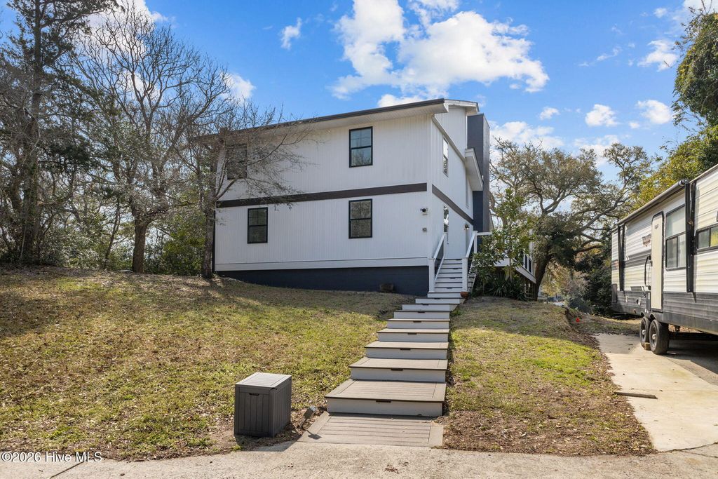 Image 43 of property listing at 125 Loblolly Drive, Atlantic Beach, NC 28512