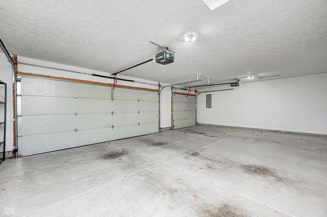 1834 Wynnewood Lane, Avon, IN 46123