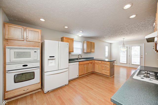 1834 Wynnewood Lane, Avon, IN 46123