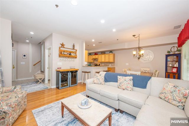 30-08 Federal Hill Road 8, Pompton Lakes, NJ 07442