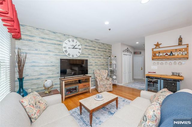 30-08 Federal Hill Road 8, Pompton Lakes, NJ 07442
