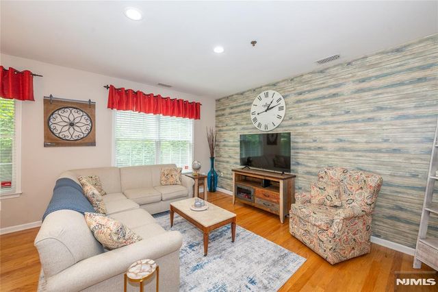 30-08 Federal Hill Road 8, Pompton Lakes, NJ 07442