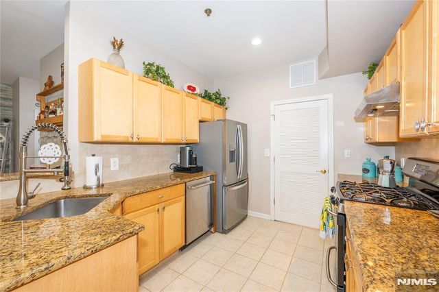 30-08 Federal Hill Road 8, Pompton Lakes, NJ 07442