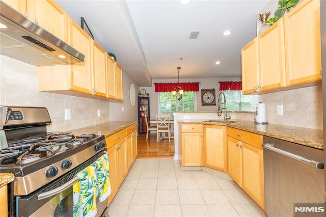 30-08 Federal Hill Road 8, Pompton Lakes, NJ 07442