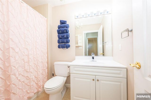 30-08 Federal Hill Road 8, Pompton Lakes, NJ 07442