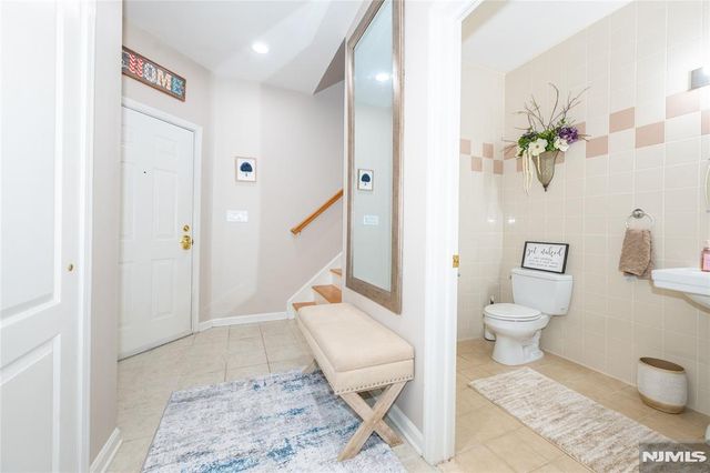 30-08 Federal Hill Road 8, Pompton Lakes, NJ 07442