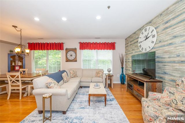 30-08 Federal Hill Road 8, Pompton Lakes, NJ 07442