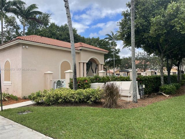 8835 S Isles Cir, Tamarac, FL 33321