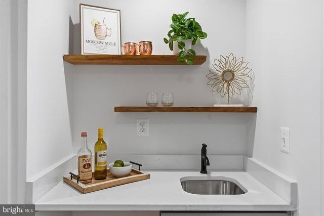 3923 ROLAND AVE, Baltimore, MD 21211