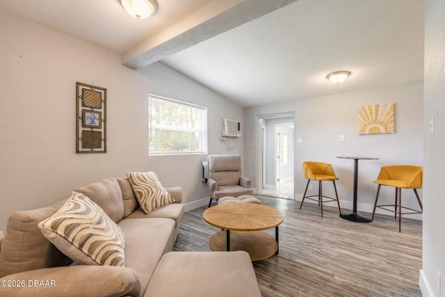 305 Elsie Avenue, Daytona Beach, FL 32117