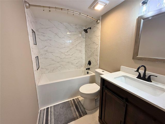 4821 W MCELROY AVENUE D210, Tampa, FL 33611