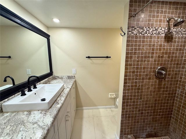 4821 W MCELROY AVENUE D210, Tampa, FL 33611