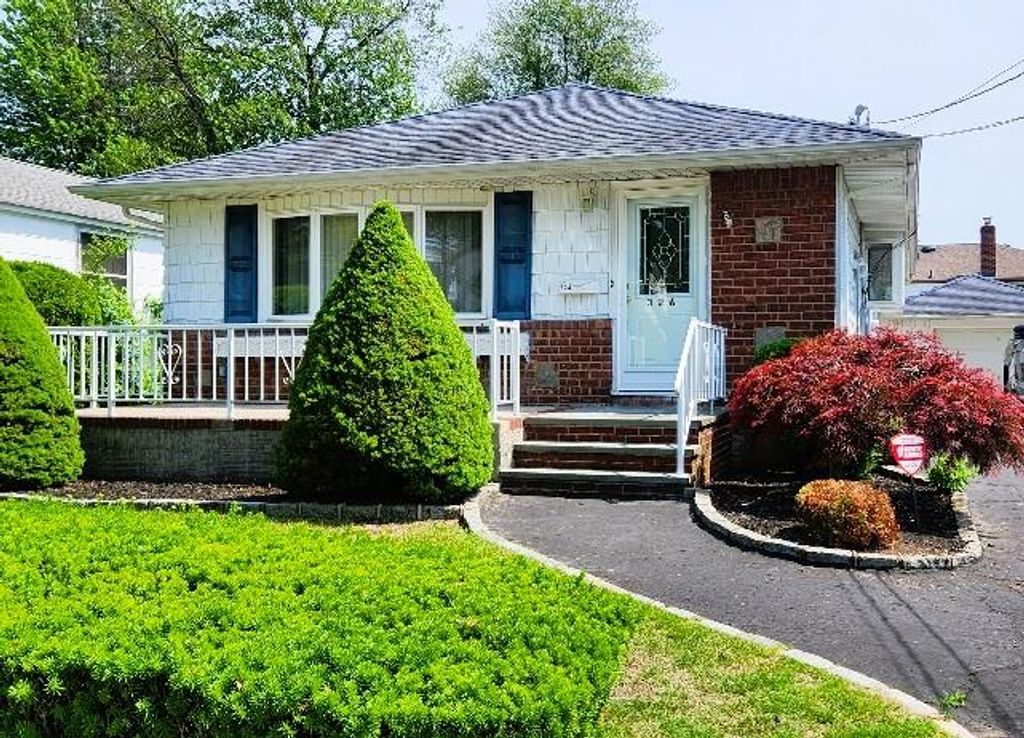 32 Liszt Street A, Hicksville, NY 11801