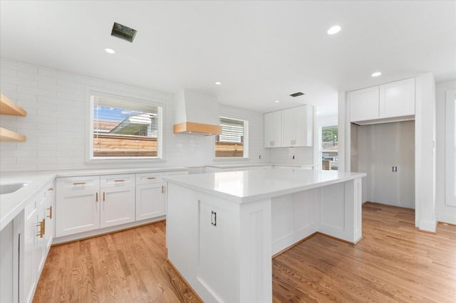 1845 Huge Oaks Street, Houston, TX 77055