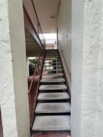 528 ORANGE DRIVE 21, Altamonte Springs, FL 32701